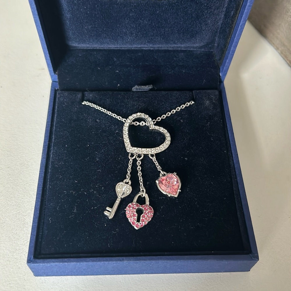 🩷BNWT Vintage Heart Swarovski Necklace 🩷